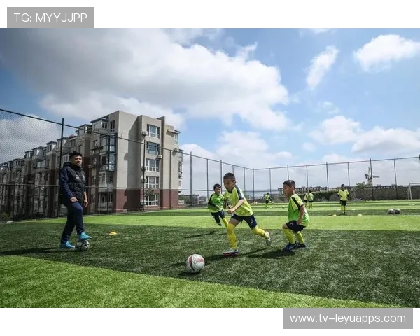 青训是否引导球员在训练中主动构建战术意识，青训对足球的重要性