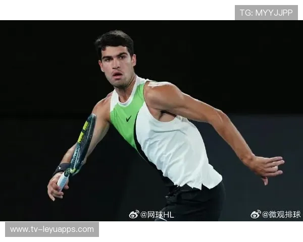 阿尔卡拉斯捧杯澳网成金满贯，22岁西班牙新王统治网坛时代